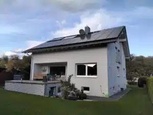Solarthermie- und Photovoltaikanlage zur Heizungsunterstützung