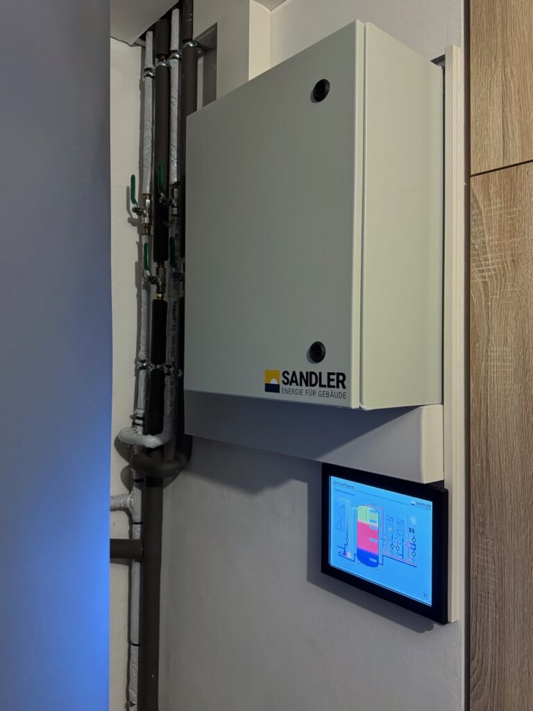 Regelungsschrank und Touchcontrol eingebaut bei einem Kunden.
